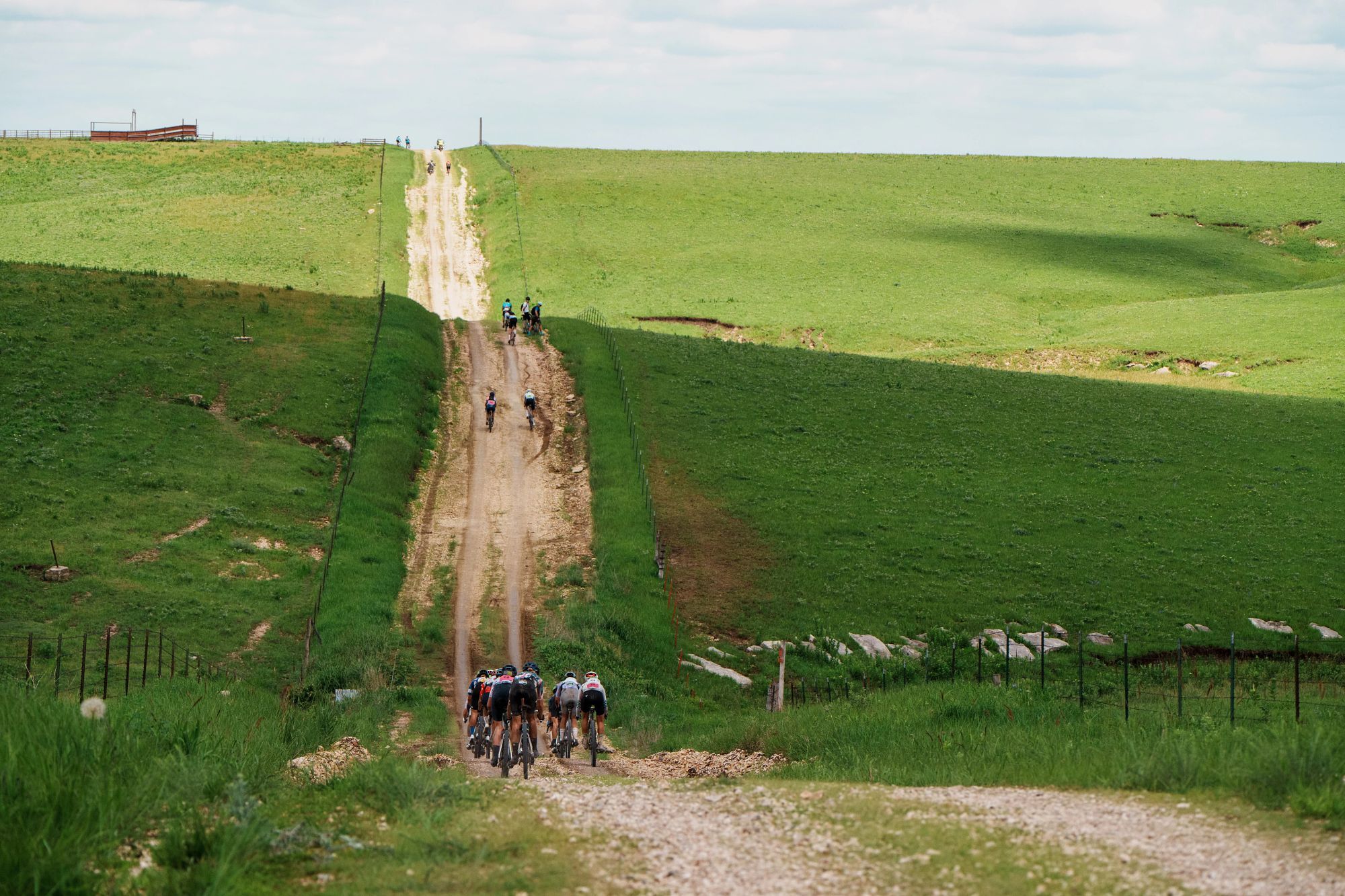 « Tout ce que vous pourriez souhaiter » : le parcours Unbound 2026 rassemble les plus grands succès de 20 ans de courses sur gravier à Flint Hills