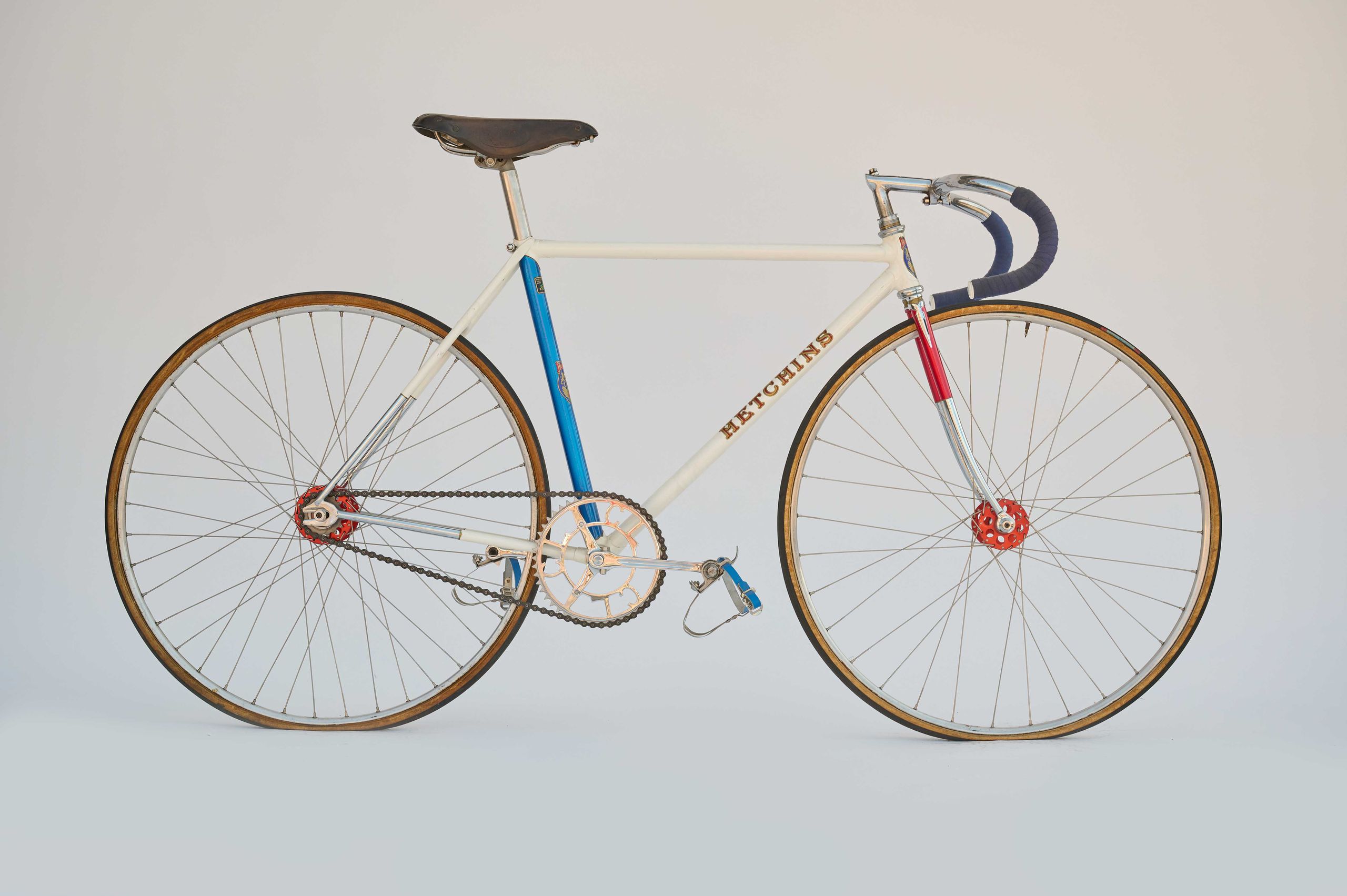 Un vélo Hetchins rare conçu pour la course qui évite ses haubans classiques et ses pattes complexes.