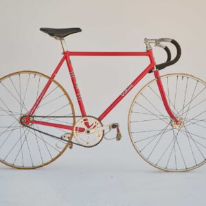 Un vélo humble pour un pilote humble, qui fut l'un des plus grands de tous les temps