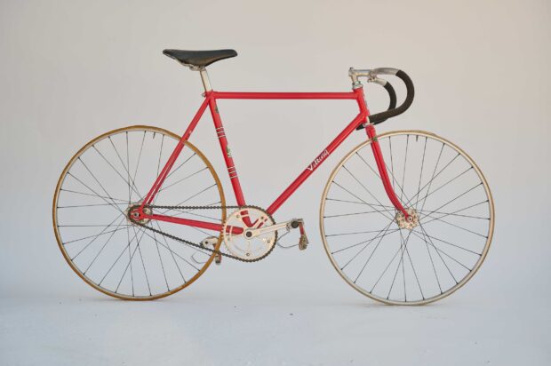 Un vélo humble pour un pilote humble, qui fut l'un des plus grands de tous les temps