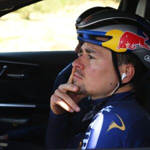 "Une semaine pour se ressourcer mentalement avant un grand été" – Tom Pidcock "se détend" avec un tour impressionnant sur le Nürburgring pendant la semaine de repos