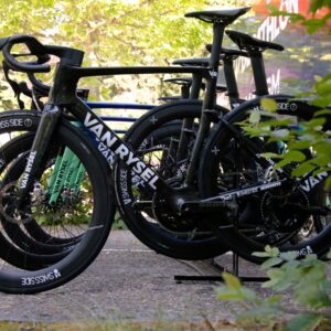 REGARDER : Des vélos inédits que notre équipe vidéo a repérés lors de la course d'échauffement du Tour de France