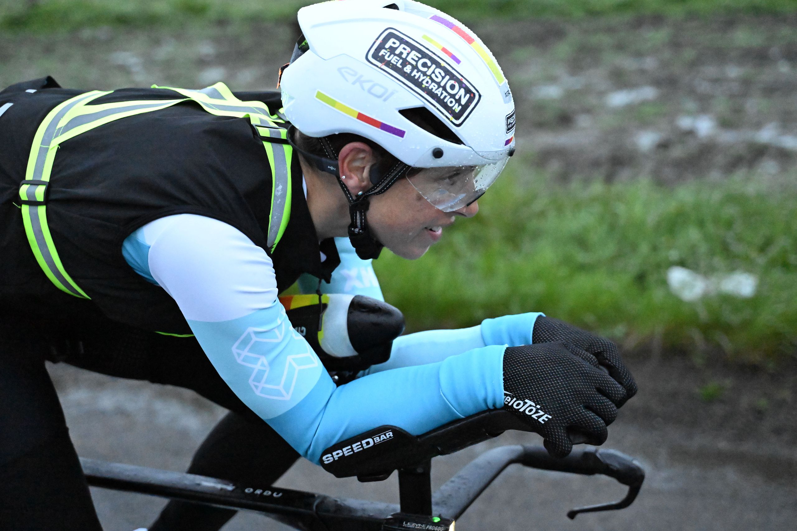 « Caroline jubilait, les yeux écarquillés et tellement soulagée que la course soit terminée » – Un cycliste écossais bat le record du NC500 de plus de quatre heures