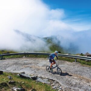 Est-ce le KOM le plus éloigné du Royaume-Uni ? J'ai fait entrer clandestinement un vélo pliant sur un canot juste pour y arriver