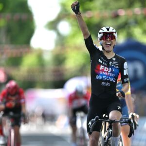 « Il fallait que je garde ma tête fraîche et mon sang-froid, mais c'est tout, j'y suis parvenu » – Célia Gery, 20 ans, remporte la 7e étape du Giro d'Italia Femmes