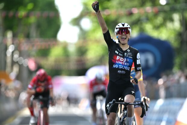 « Il fallait que je garde ma tête fraîche et mon sang-froid, mais c'est tout, j'y suis parvenu » – Célia Gery, 20 ans, remporte la 7e étape du Giro d'Italia Femmes
