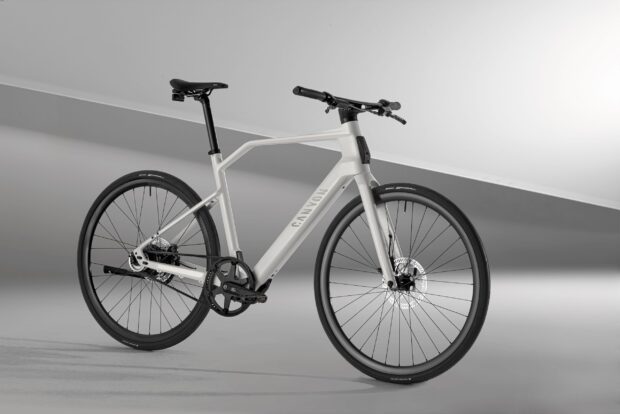 Le nouveau vélo électrique de Canyon peut communiquer avec les voitures – mais est-ce les vélos qui doivent changer ?