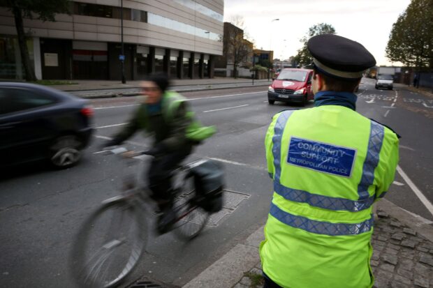 Mes amis ont été arrêtés par la police et on leur a dit qu'ils étaient vulnérables en tant que cyclistes – mais ce sont les conducteurs qu'il faut rappeler.