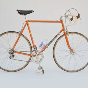 Montée par un coéquipier d'Eddy Merckx, la peinture orange Molteni est inextricablement liée à The Cannibal et à son équipe