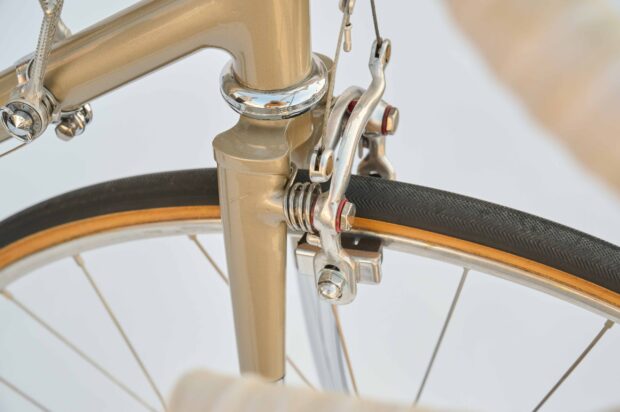 Plein de bizarreries inhabituelles, ce Carlton est à quoi ressemblait un vélo spécialisé de TT dans les années 1970.