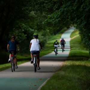 Cette voie verte près de Lyon attire de plus en plus de cyclistes le week-end