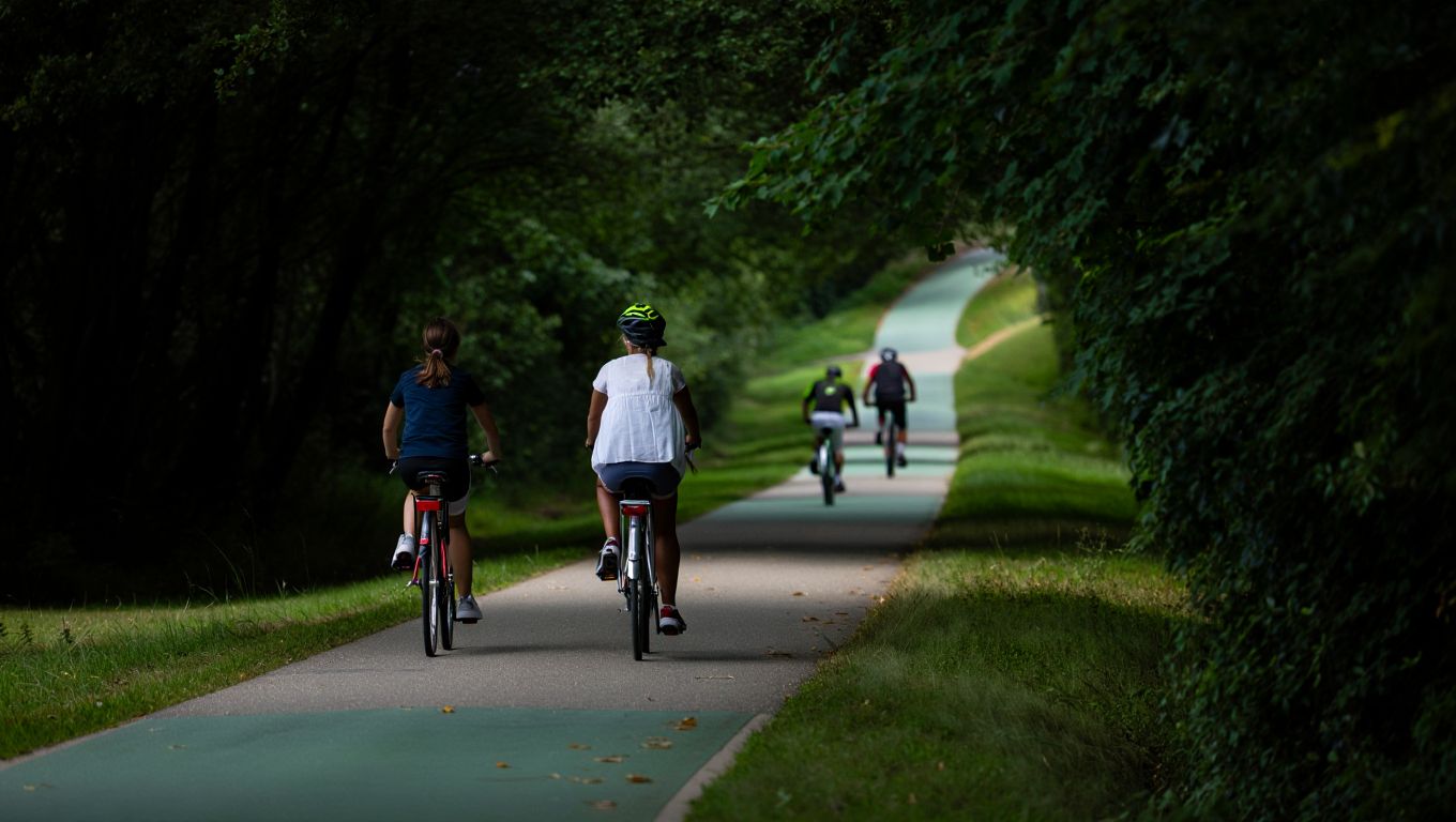Cette voie verte près de Lyon attire de plus en plus de cyclistes le week-end