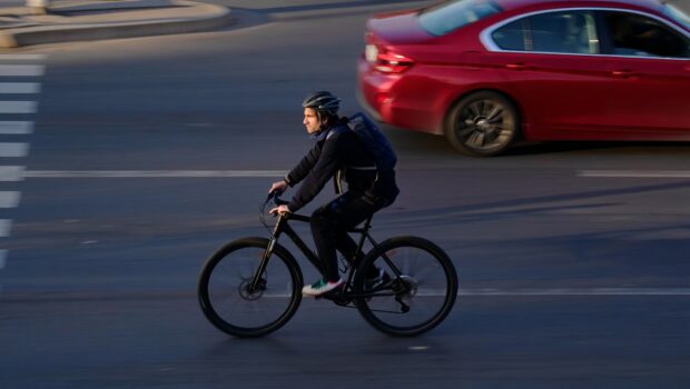 « Le vélo va plus vite que la voiture en ville » : ce que montre cette étude