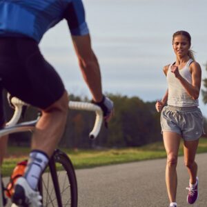 Pourquoi le vélo fait moins mal aux genoux que la course à pied ?