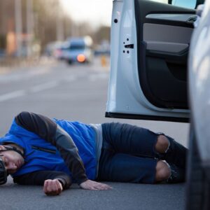 Un automobiliste ouvre sa portière sans regarder et envoie un cycliste à lʼhôpital à Nantes