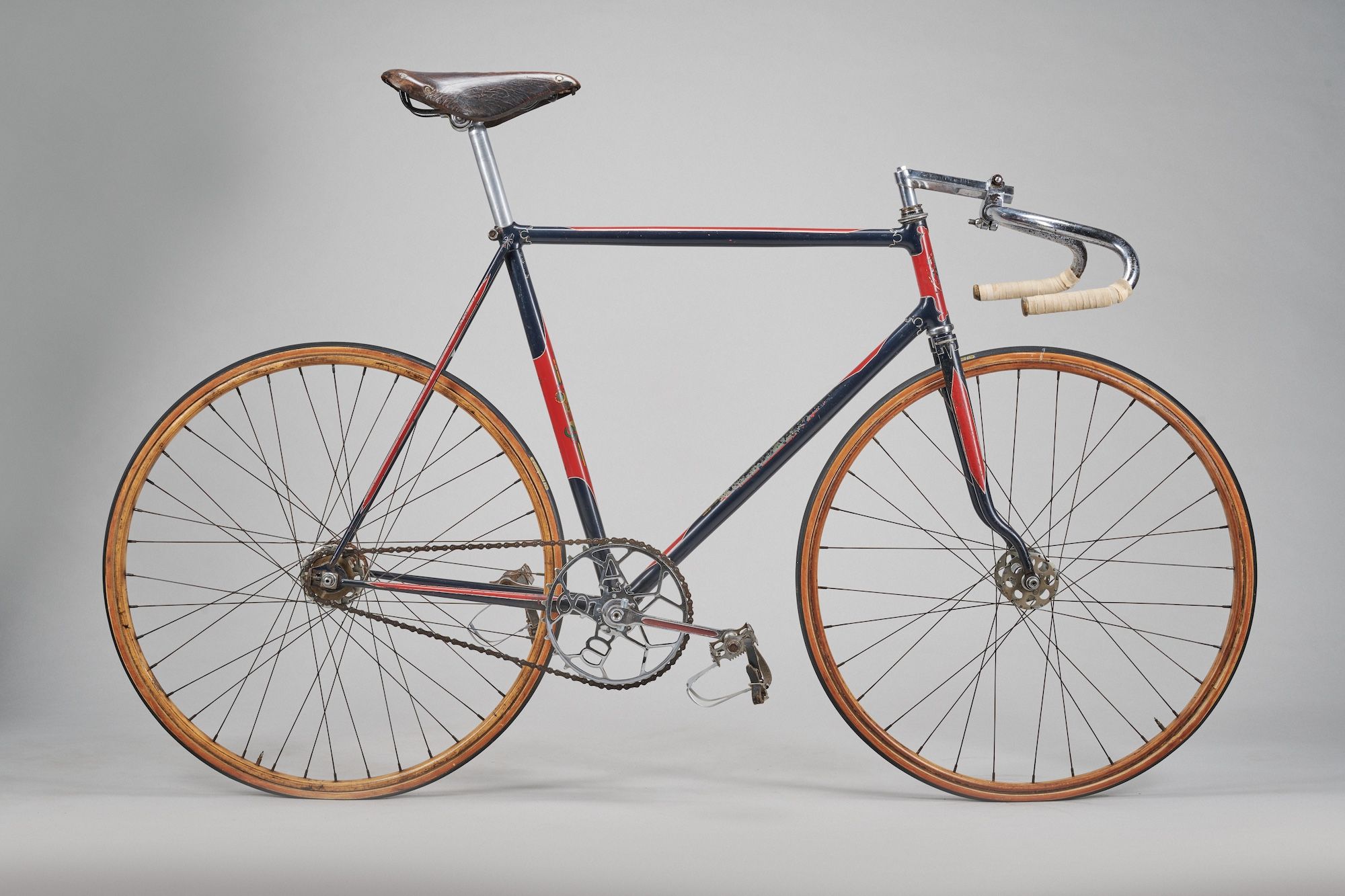 Avec des tubes Cantiflex sur mesure fabriqués exclusivement pour eux, Bates a pu créer des vélos uniques pour toutes les surfaces.
