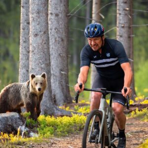 « Il y avait un ours parmi moi. Et si l'on en croit ses selles, c'était un gros problème" : j'ai traversé à vélo la capitale européenne des ours.