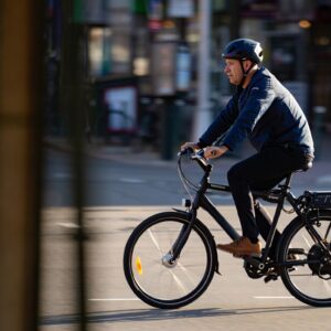 Vélo électrique bridé à 25 km/h : ce que la loi autorise vraiment et ce qui vous expose à une amende