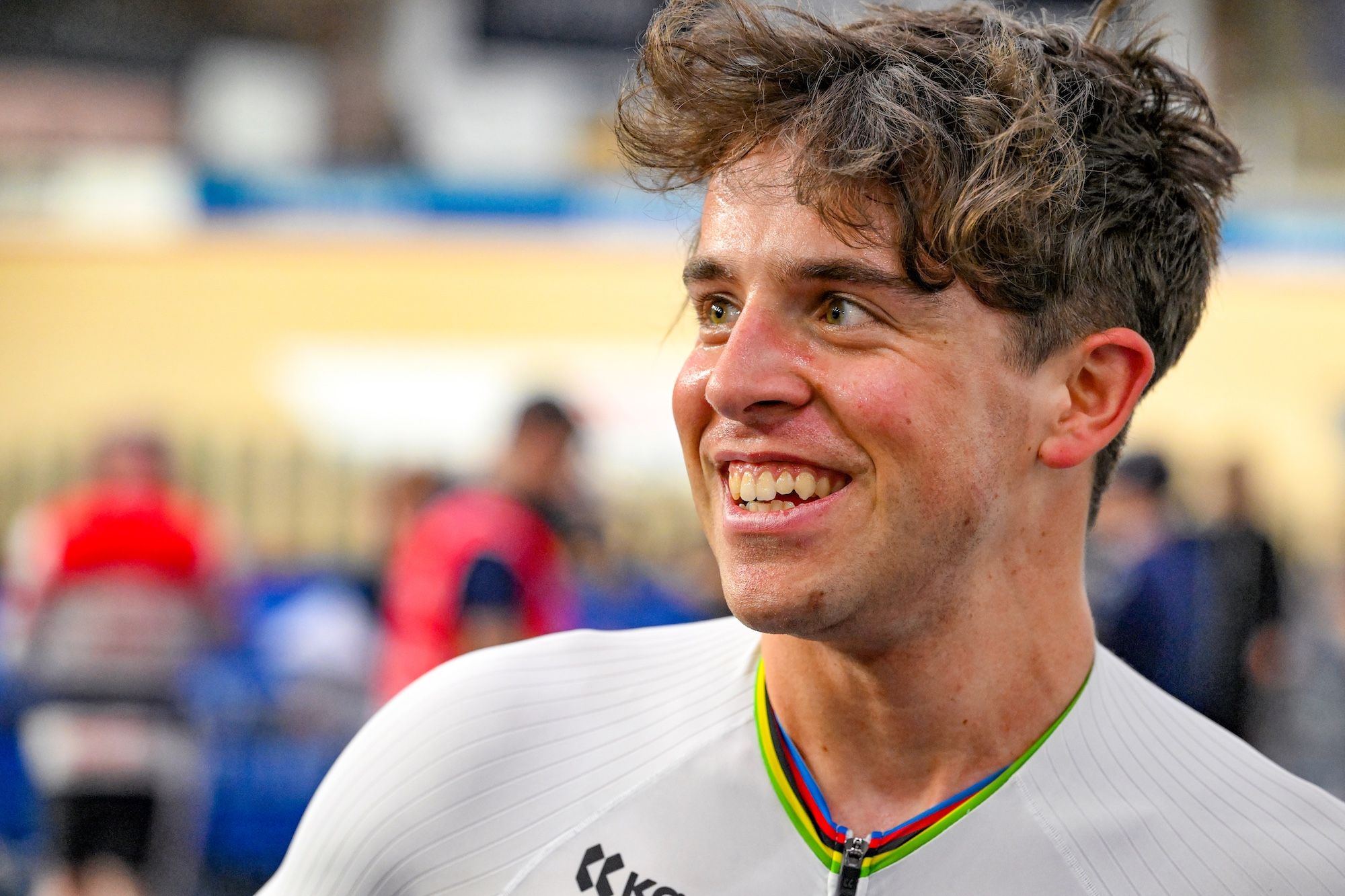 "Un professeur m'a dit que le cyclisme ne me mènerait jamais nulle part dans la vie" - comment un coureur a transformé les critiques en classe en médailles de championnat