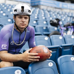 « On ne voit pas souvent quelqu'un faire du vélo avec un ballon de football » – Rencontrez le cycliste d'endurance tentant une odyssée entièrement américaine de 10 000 milles