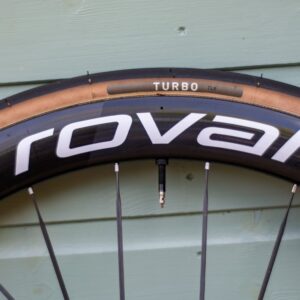 Examen des roues Roval Rapide CLX III : l'approche mulet routier livre la marchandise