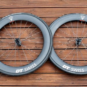 Test des roues DT Swiss ARC 1100 65 : Excellentes performances à grande vitesse, mais peuvent-ils rivaliser avec des concurrents plus légers ?