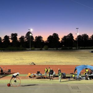 "Il a eu une pause et son corps ne lui a pas permis de s'en remettre" – les cavaliers penny farthing battent plusieurs records du monde
