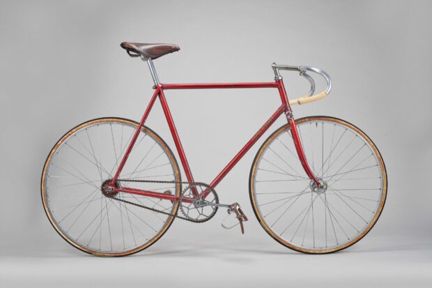 Un vélo de poursuite gagnant du titre mondial des années 1950 du département RP de classe mondiale de Raleigh