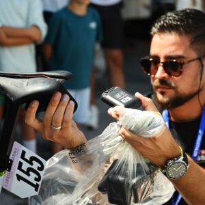 L'UCI demande des moniteurs de sécurité des coureurs dans toutes les courses cyclistes professionnelles après le décès de Finlay Tarling