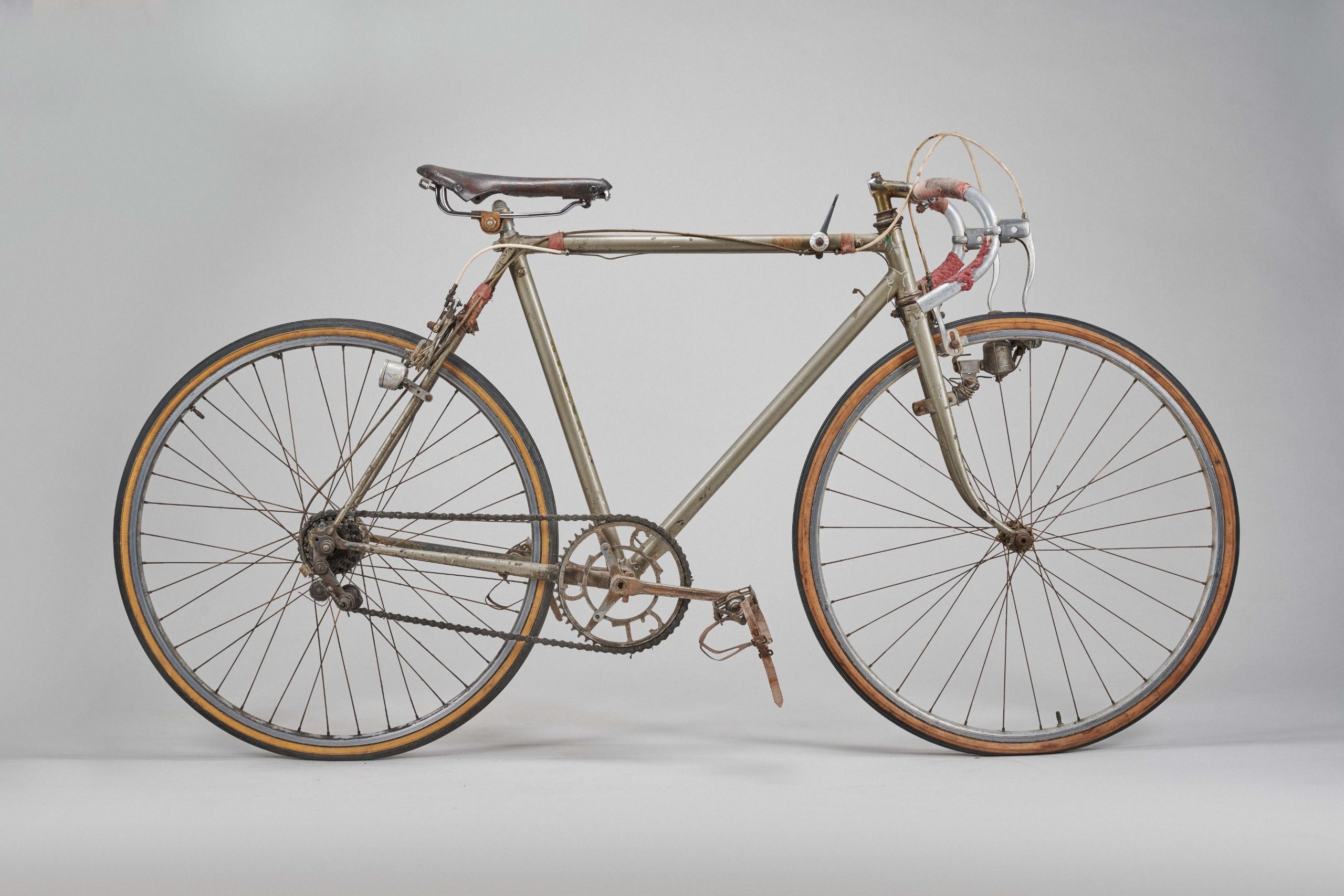 Une machine pilotée par un véritable colosse de la course cycliste, et elle ne mesurait que 4 pieds 11 pouces