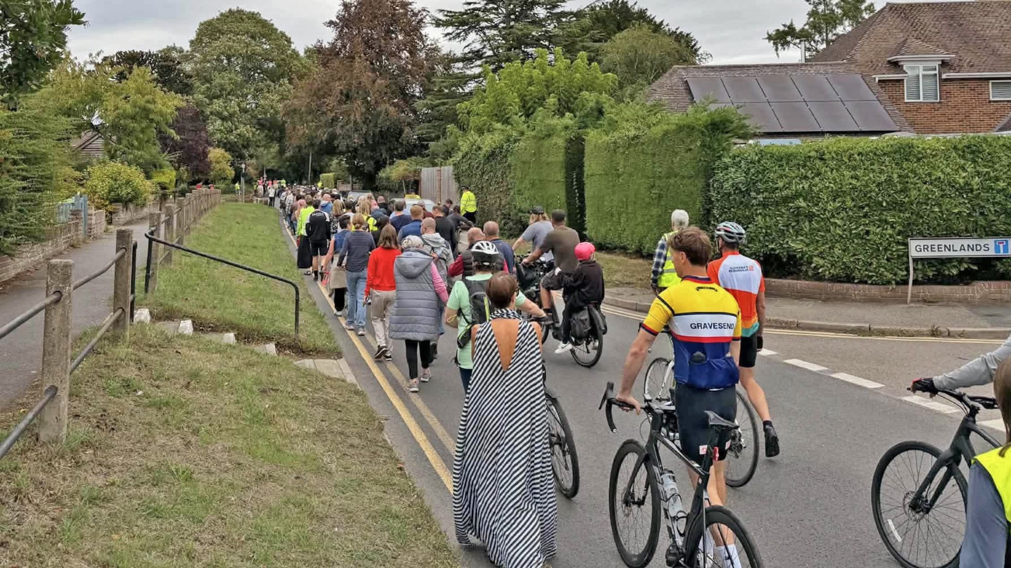 « Nous étions impressionnés par le nombre de personnes qui ont fait de cette journée une journée spéciale » – Des centaines de personnes ont participé à une manifestation après la mort de deux cyclistes sur l'itinéraire prévu