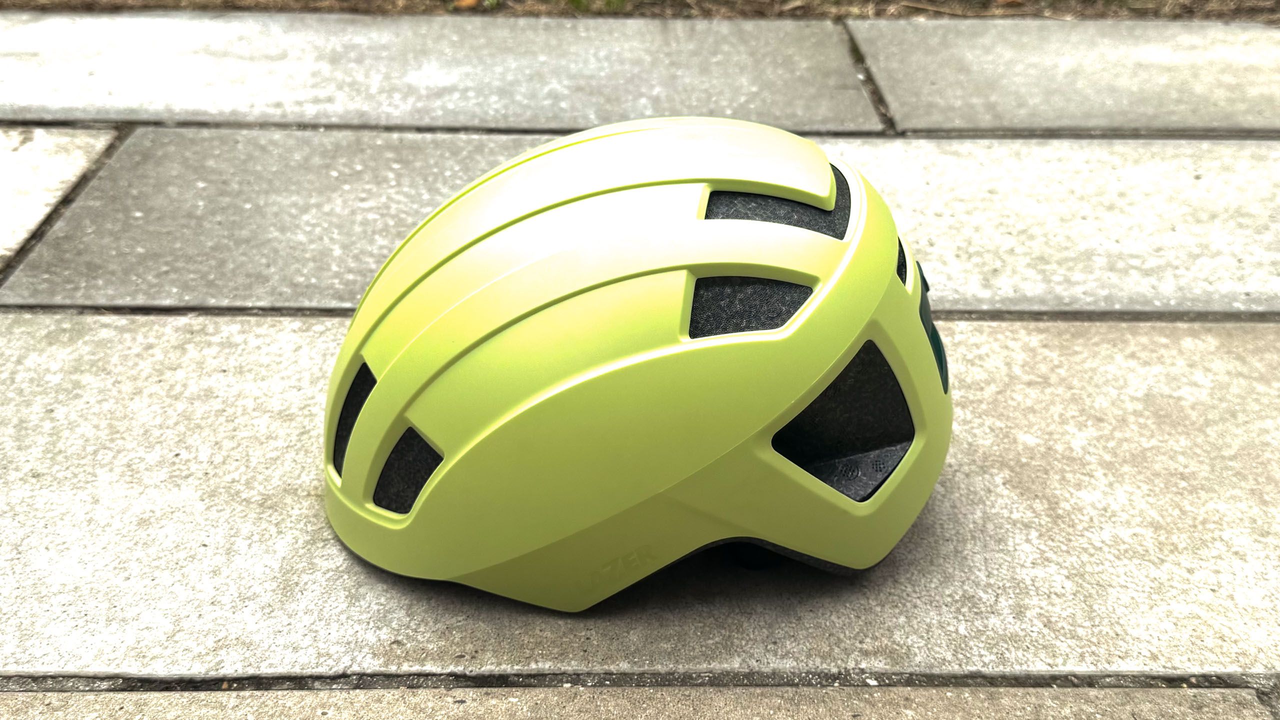 Test du casque Lazer Verde Keneticore : Un modèle respectueux de l'environnement pour les cyclistes électriques