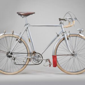 Un vélo semblable à un bijou des années 1950, conçu pour les essais longue distance et ne pesant que 7,65 kg