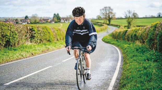 "Enfiler mon vieux maillot à manches longues, c'était comme rouler en robe de chambre - mais dans le bon sens"