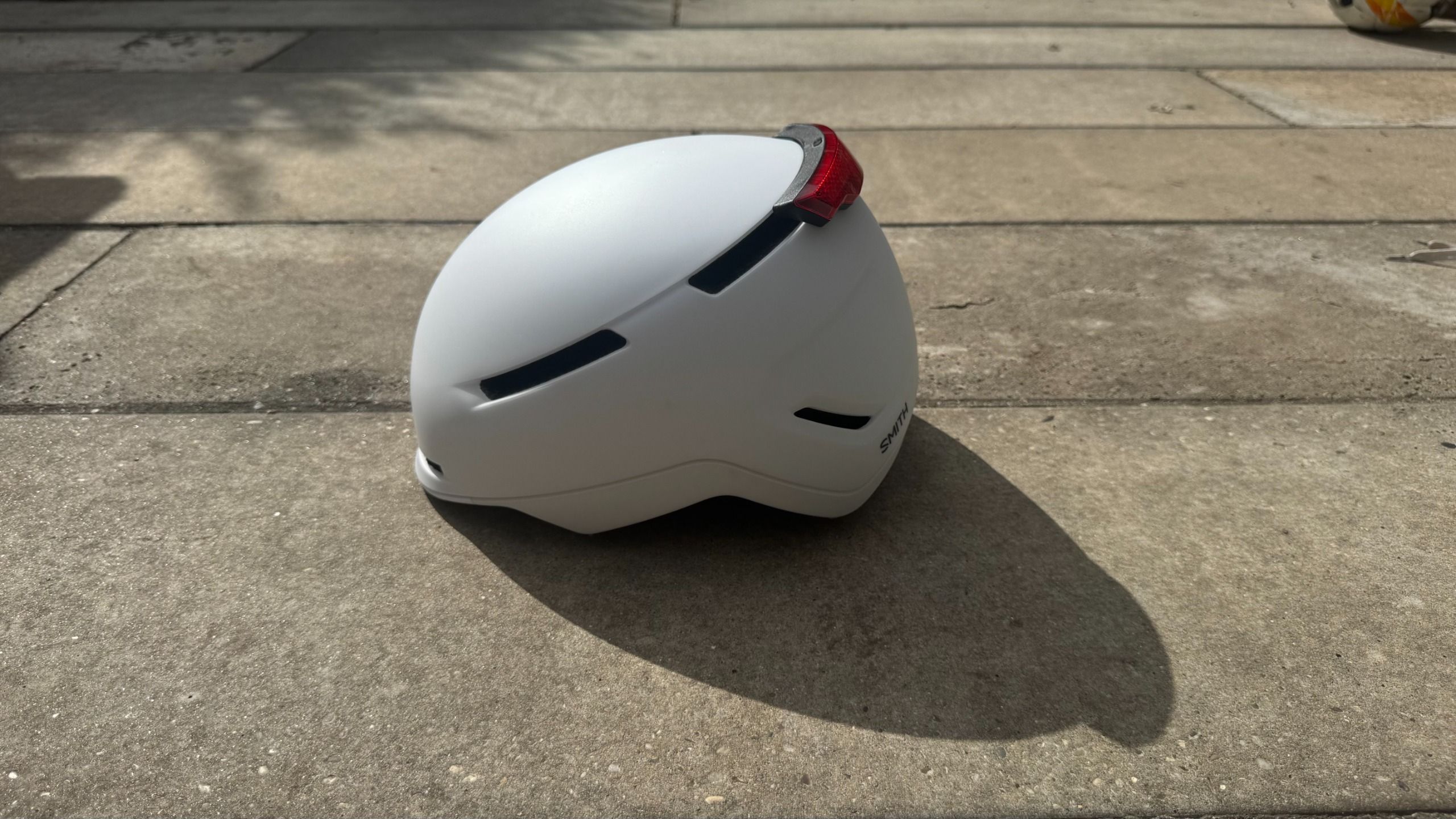 Test du casque Smith Dispatch MIPS : un navetteur d'inspiration urbaine idéal pour les cyclistes électriques