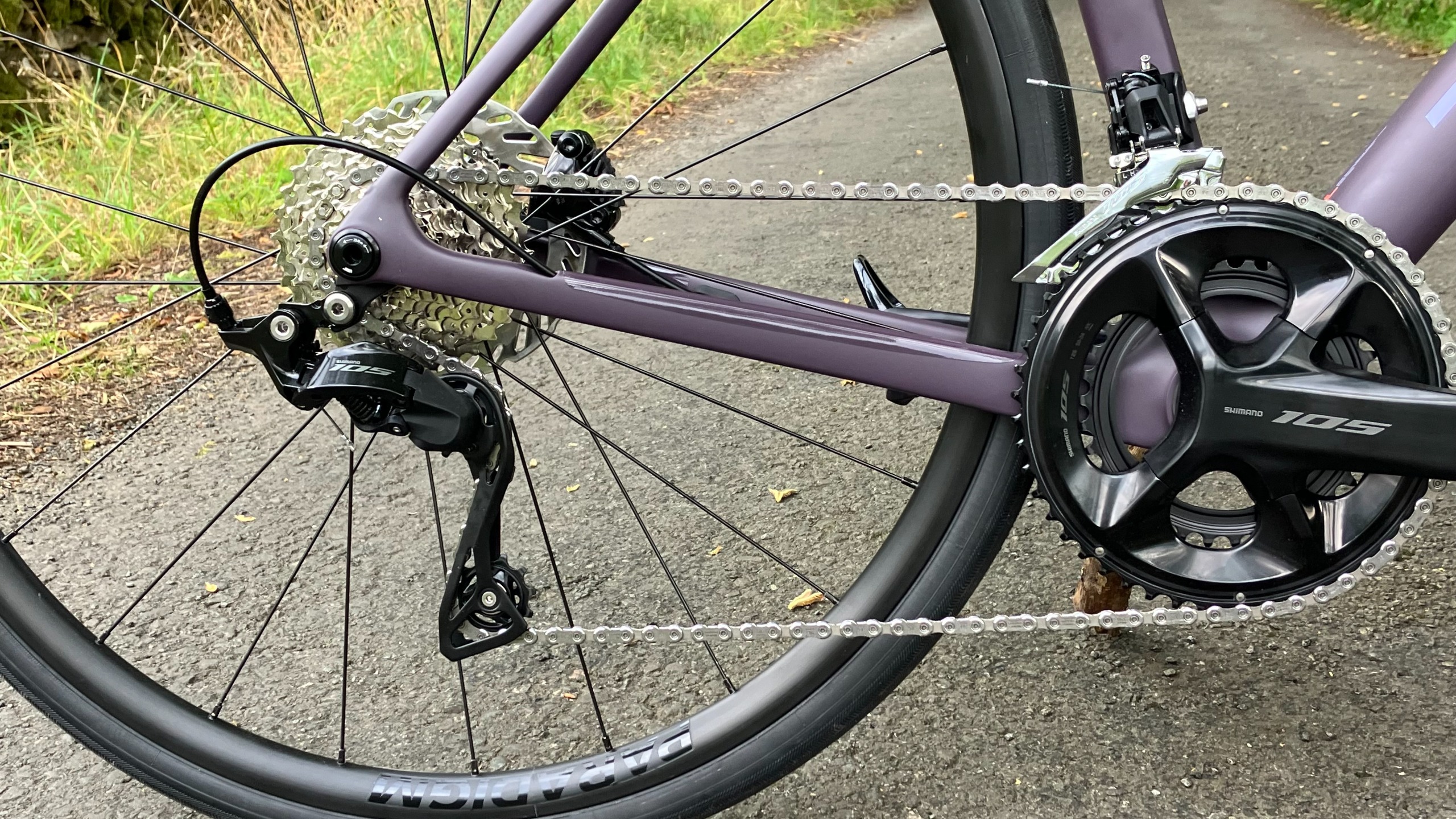 Transmission mécanique Shimano 105 R7100 sur Trek Domane SL 5 Gen 5