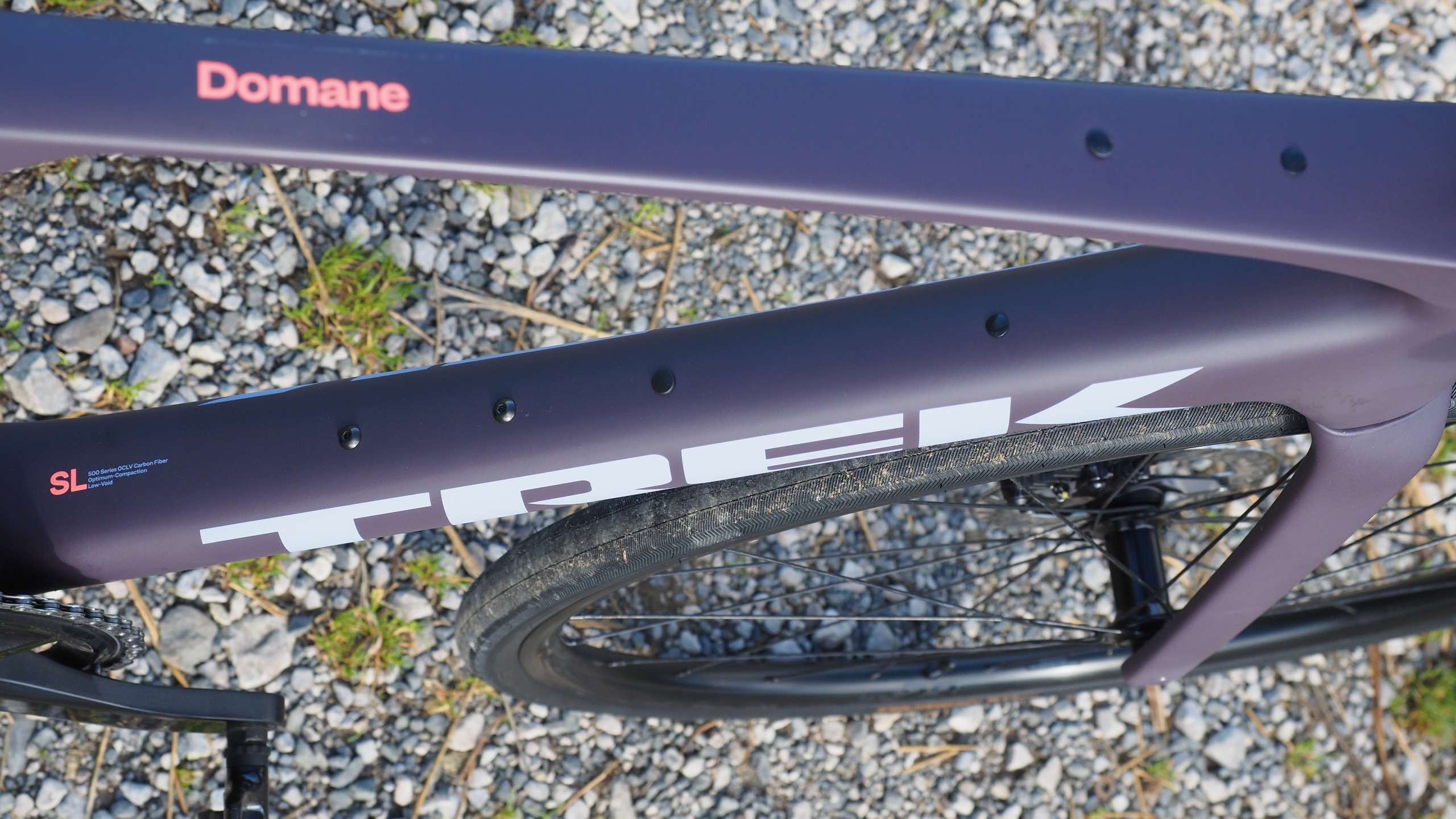 Tube supérieur et tube diagonal Trek Domane SL 5 Gen 5, montrant les points de montage