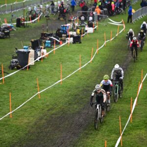 Le cyclo-cross pourrait être le Parkrun du cyclisme – ou du moins sa meilleure chance d'inciter les gens à faire du vélo