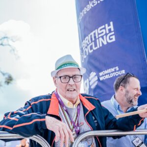 Vin Denson, pilote britannique pionnier et ami proche de Tom Simpson, décède à l'âge de 90 ans