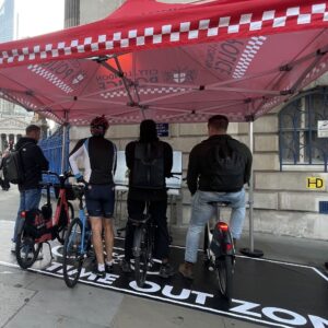 J'ai regardé la vidéo montrée par la police de Londres aux cyclistes qui enfreignent les règles, et je ne passerai plus jamais un feu rouge