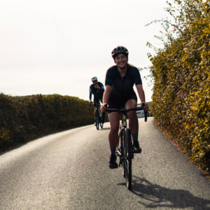 « Mon vieux vélo de gravel ne correspondait pas aux collines de l'île » : j'ai contourné l'endroit le plus ensoleillé du Royaume-Uni et j'ai heurté le mur, mais j'ai découvert un paradis pour le cyclisme.