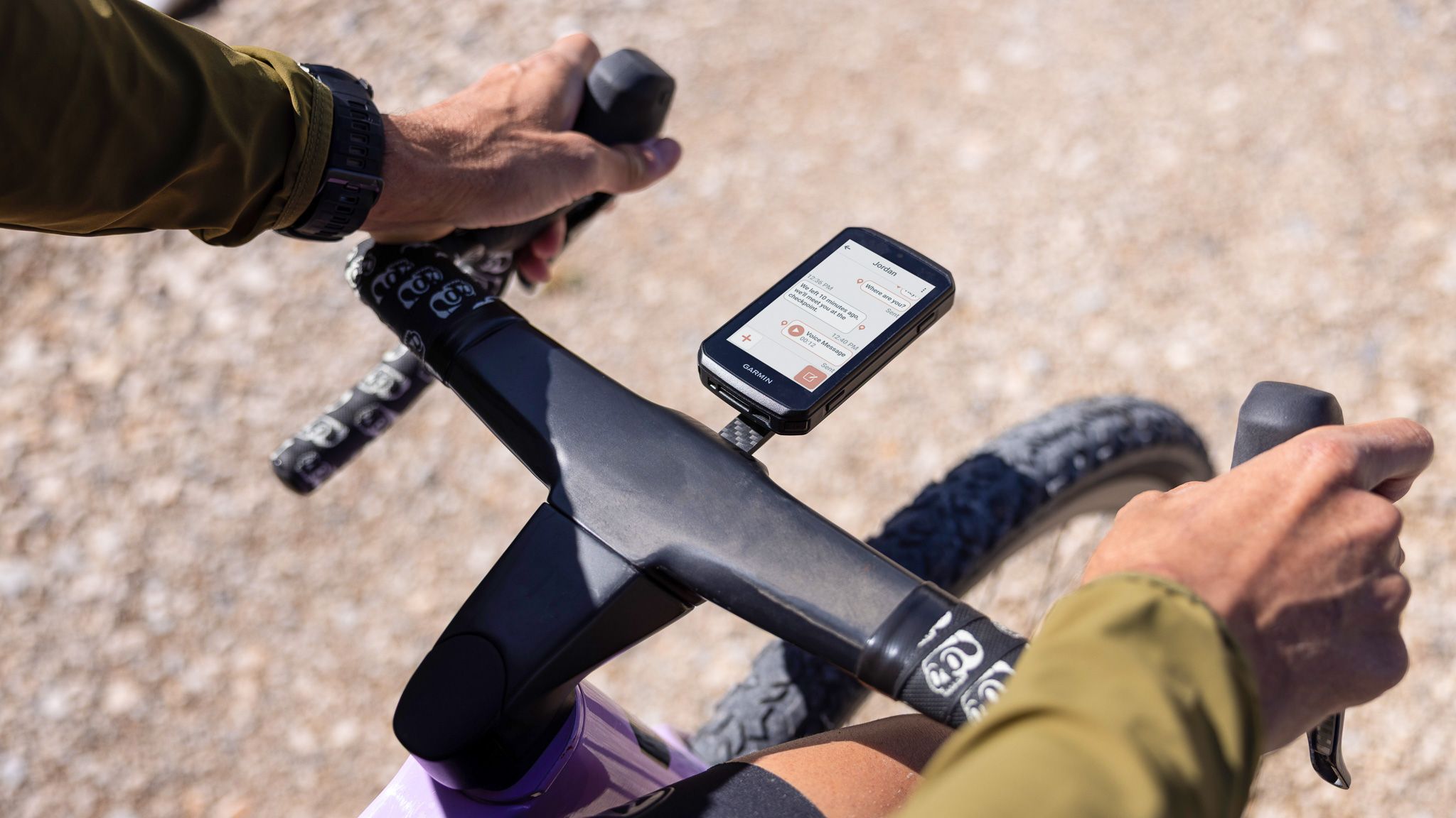 Garmin abandonne discrètement l'ordinateur de vélo le plus cher du marché : l'Edge 1060 est doté d'un nouveau microphone et d'un haut-parleur intégrés pour la commande vocale.