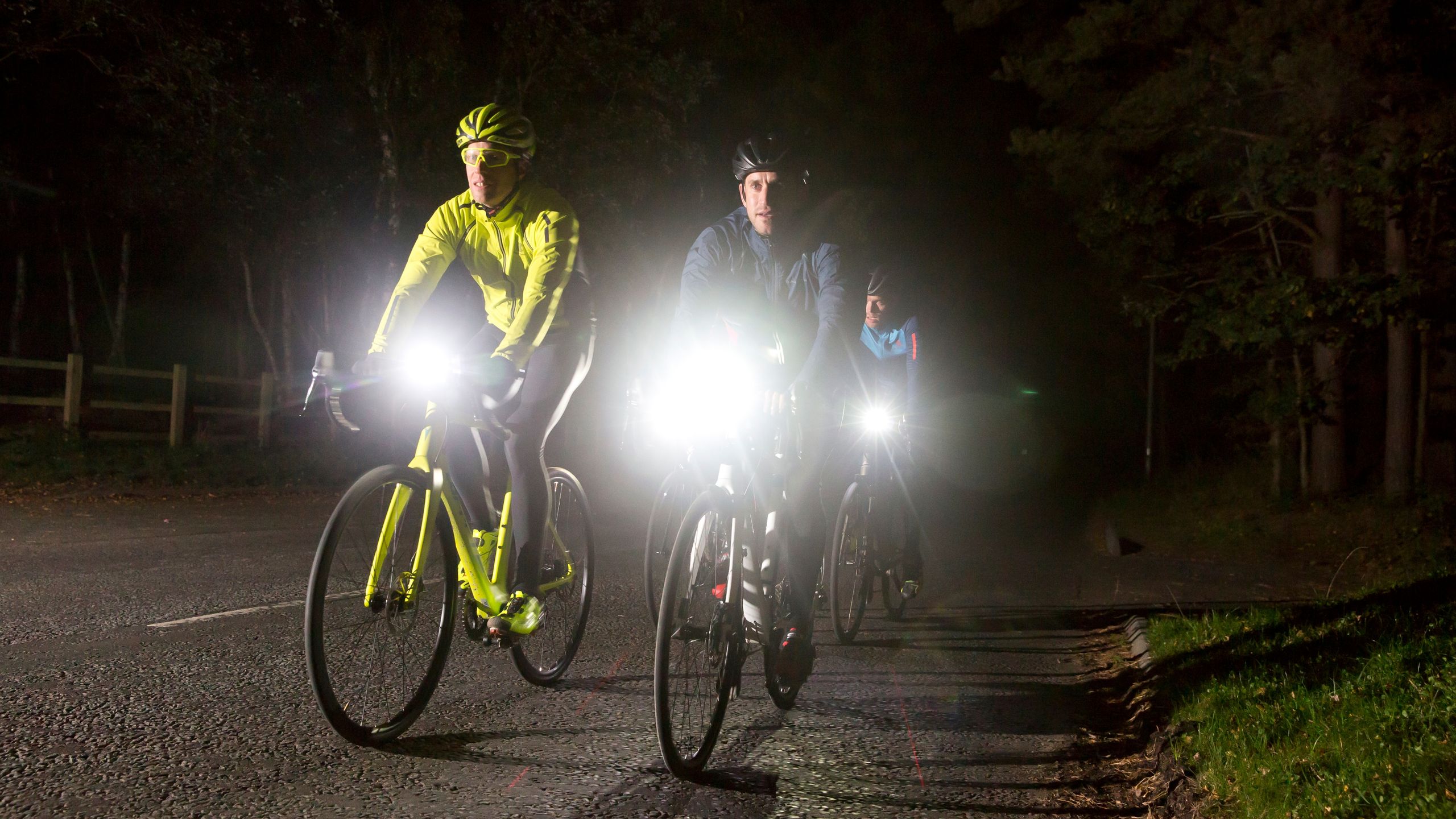 Les horloges reculent ce week-end, êtes-vous prêt à commencer à faire du vélo dans le noir ?