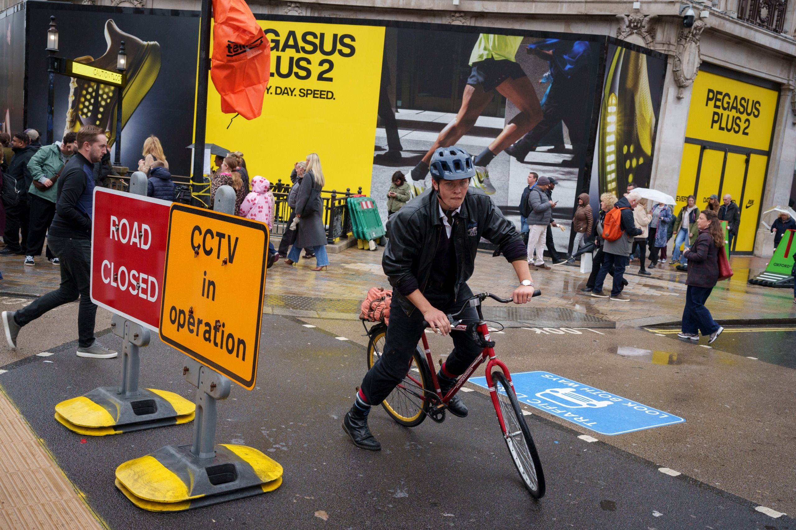 « Les cyclistes ont besoin de toute urgence d'itinéraires alternatifs sûrs » : la piétonisation d'Oxford Street est saluée par les militants, mais une infrastructure cyclable est exigée